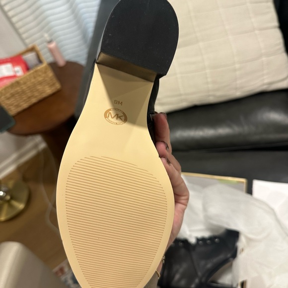 NIB Michael Kors Thatcher Lace Up Black Leather Boots, size 9 - Picture 4 of 5